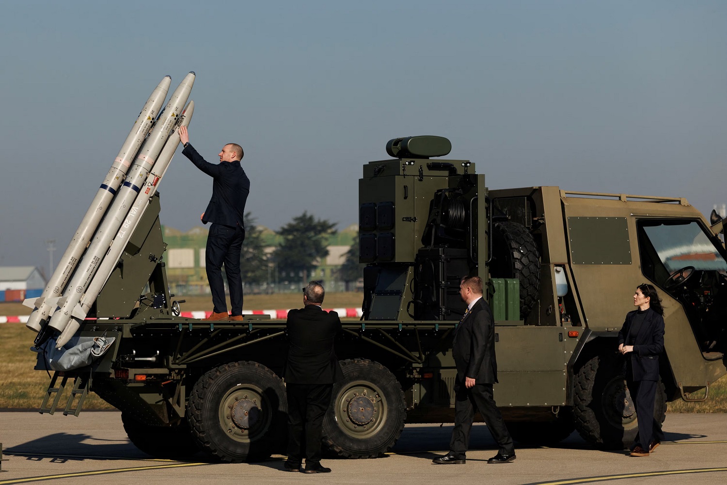British military strategy shifts to comprehensive 