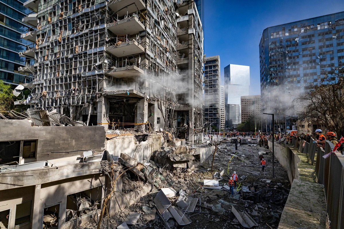 Israel's only stock exchange building in Tel Aviv, the economic center, was attacked by an Iranian missile.